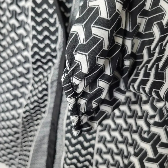 Calvin Klein Black & White Geometric V-neck Button Front - Picture 6 of 7